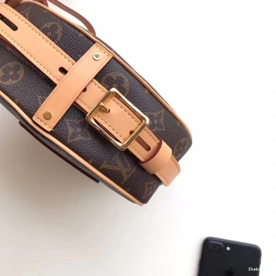 Vuitton BOITE CHAPEAU PETITE Louis 0731